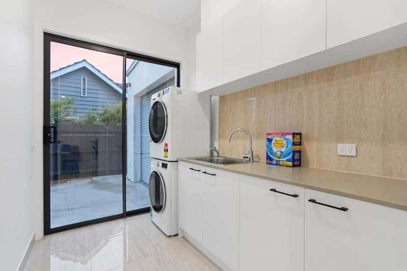 MAX Entertain Beachside Retreat - Amazing Backyard - Laundry