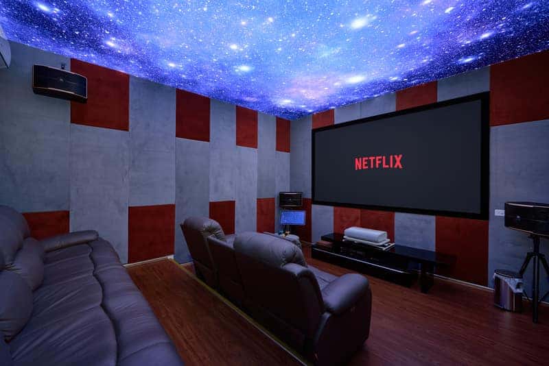 MAX Entertain Beachside Retreat - Amazing Backyard - Games and Theatre