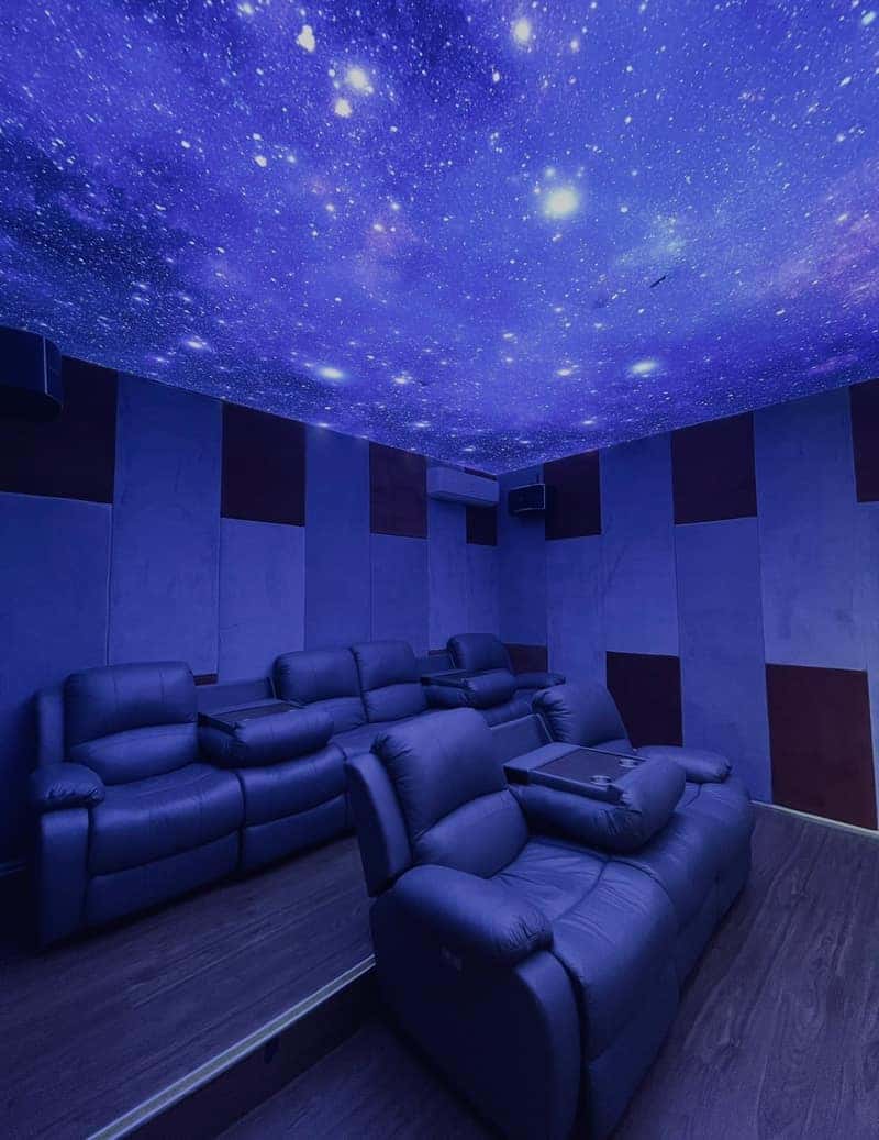 MAX Entertain Beachside Retreat - Amazing Backyard - Games and Theatre