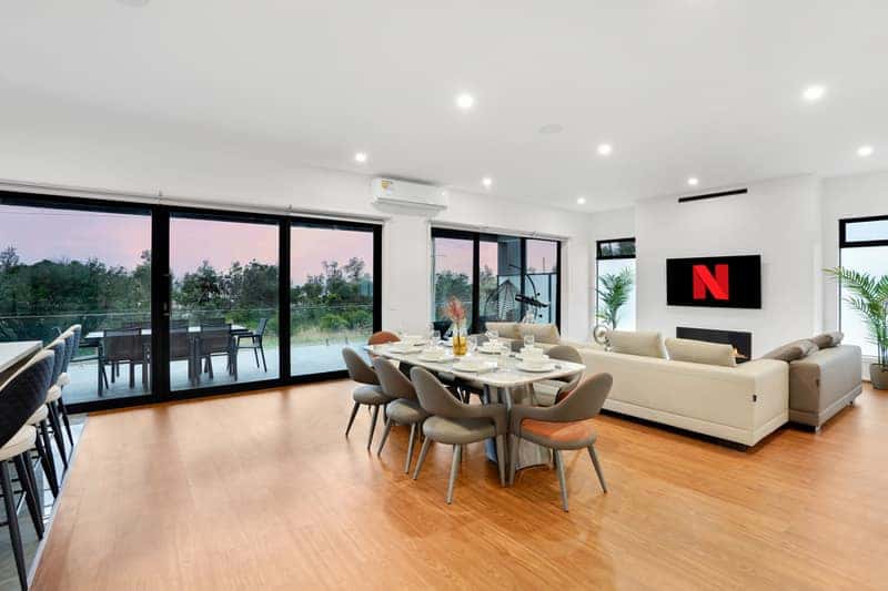 MAX Entertain Beachside Retreat - Amazing Backyard - Living and Dining