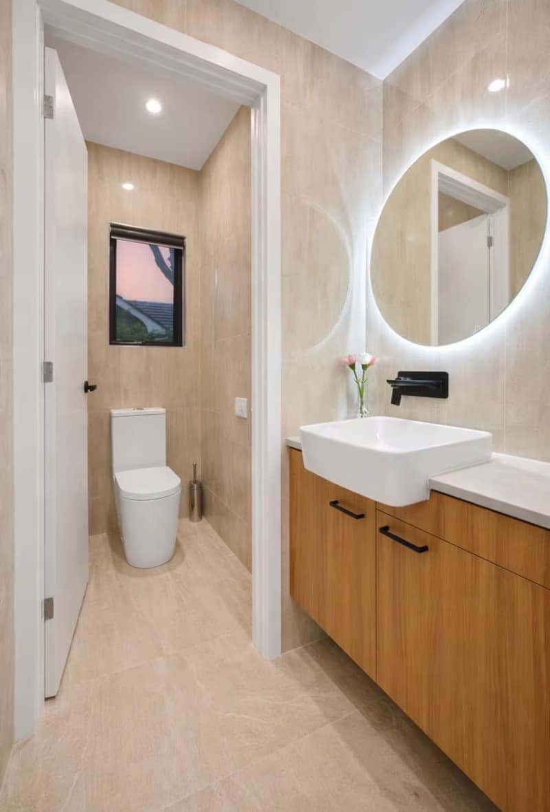 MAX Entertain Beachside Retreat - Amazing Backyard - Bathrooms and Powder Rooms