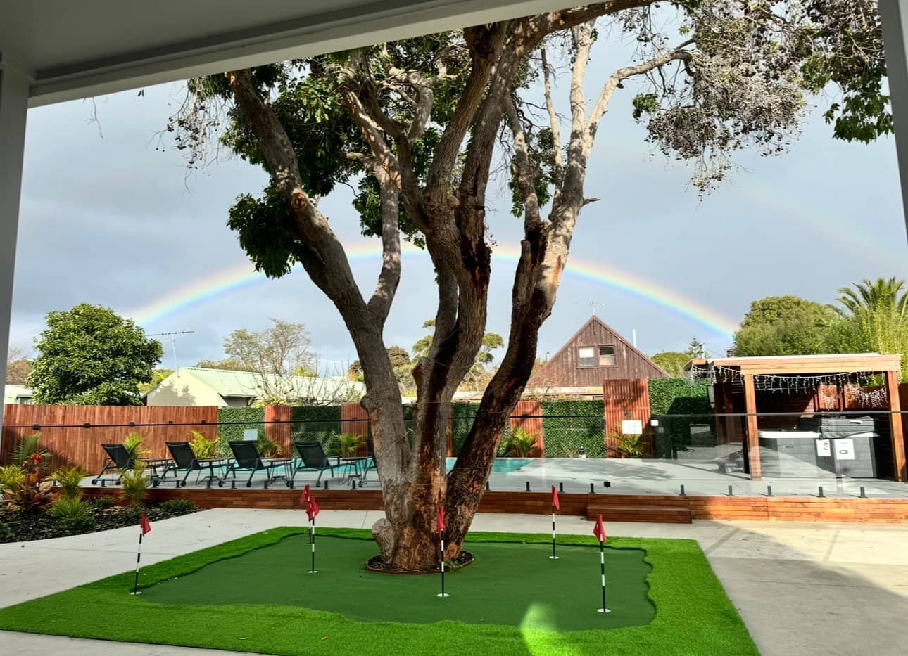 MAX Entertain Beachside Retreat - Amazing Backyard - Backyard and Pool