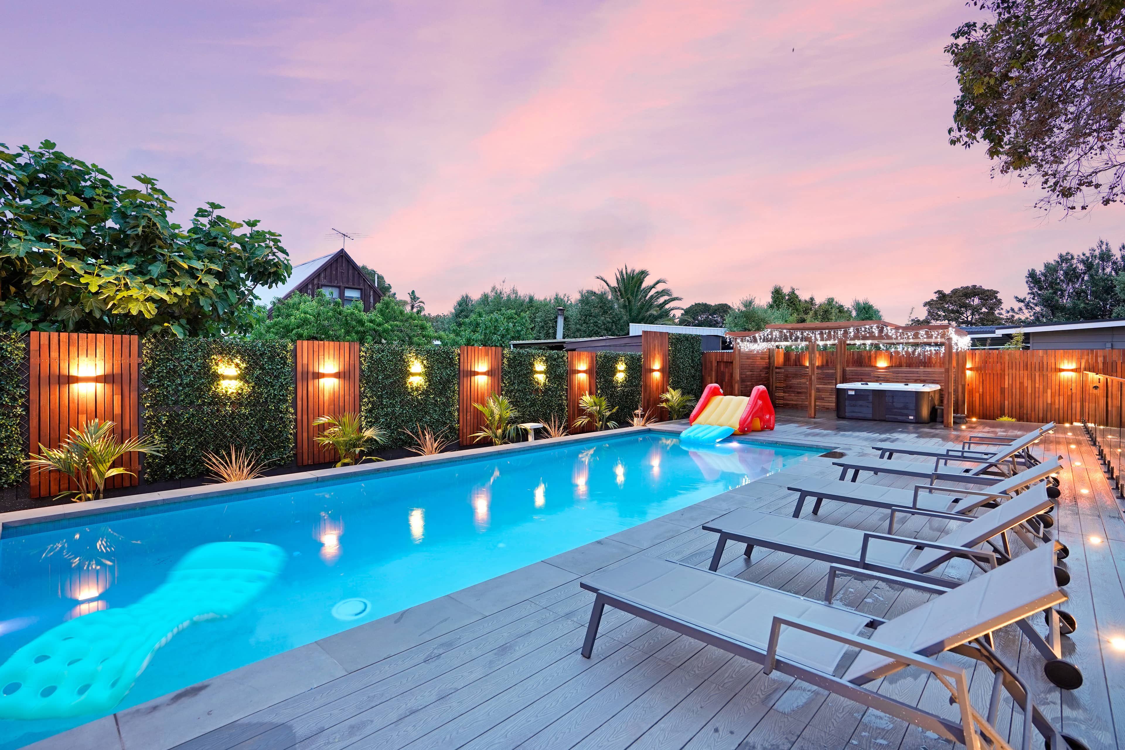 MAX Entertain Beachside Retreat - Amazing Backyard - Backyard and Pool