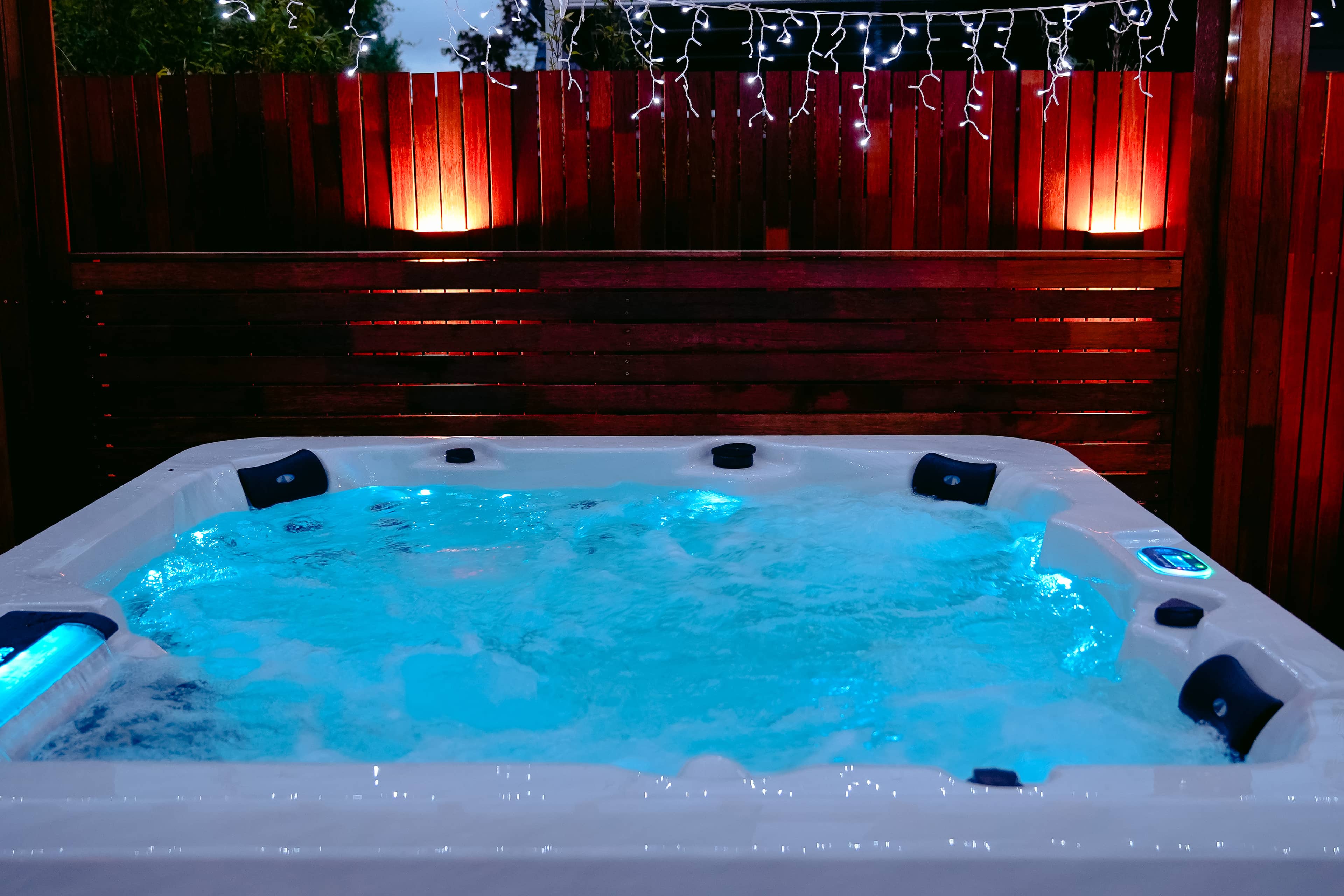 MAX Entertain Beachside Retreat - Amazing Backyard - Backyard and Pool