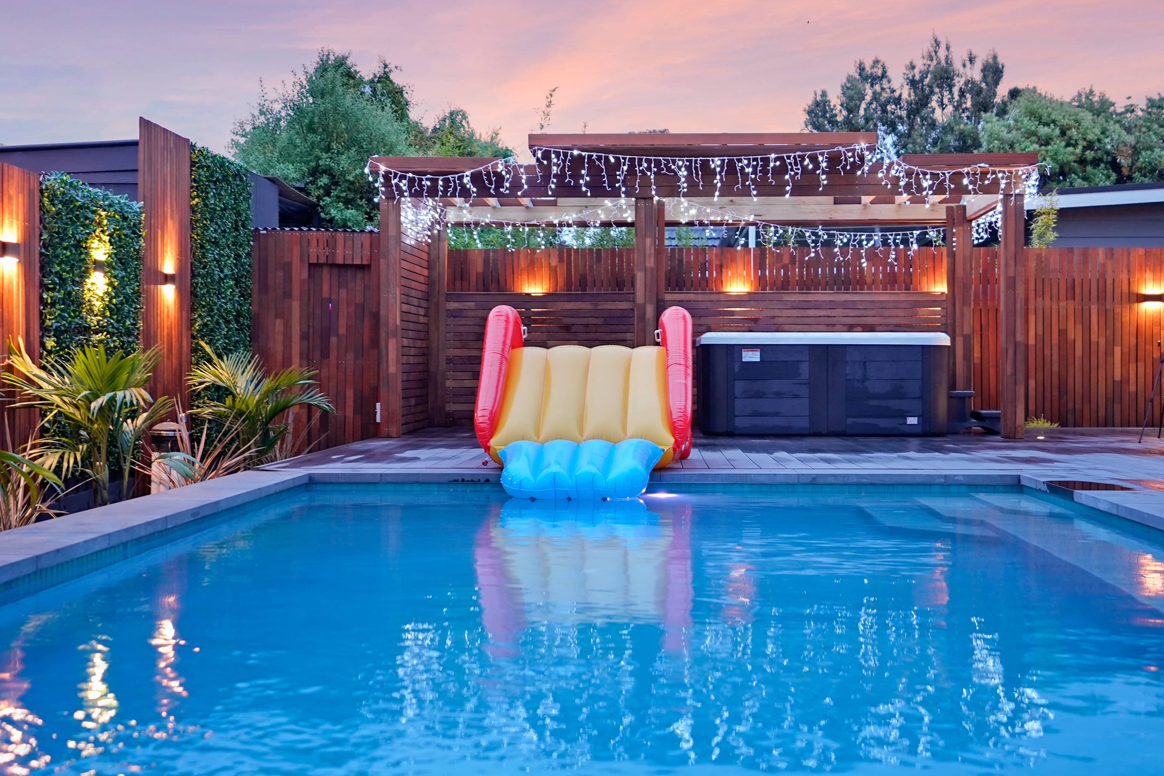 MAX Entertain Beachside Retreat - Amazing Backyard - Backyard and Pool