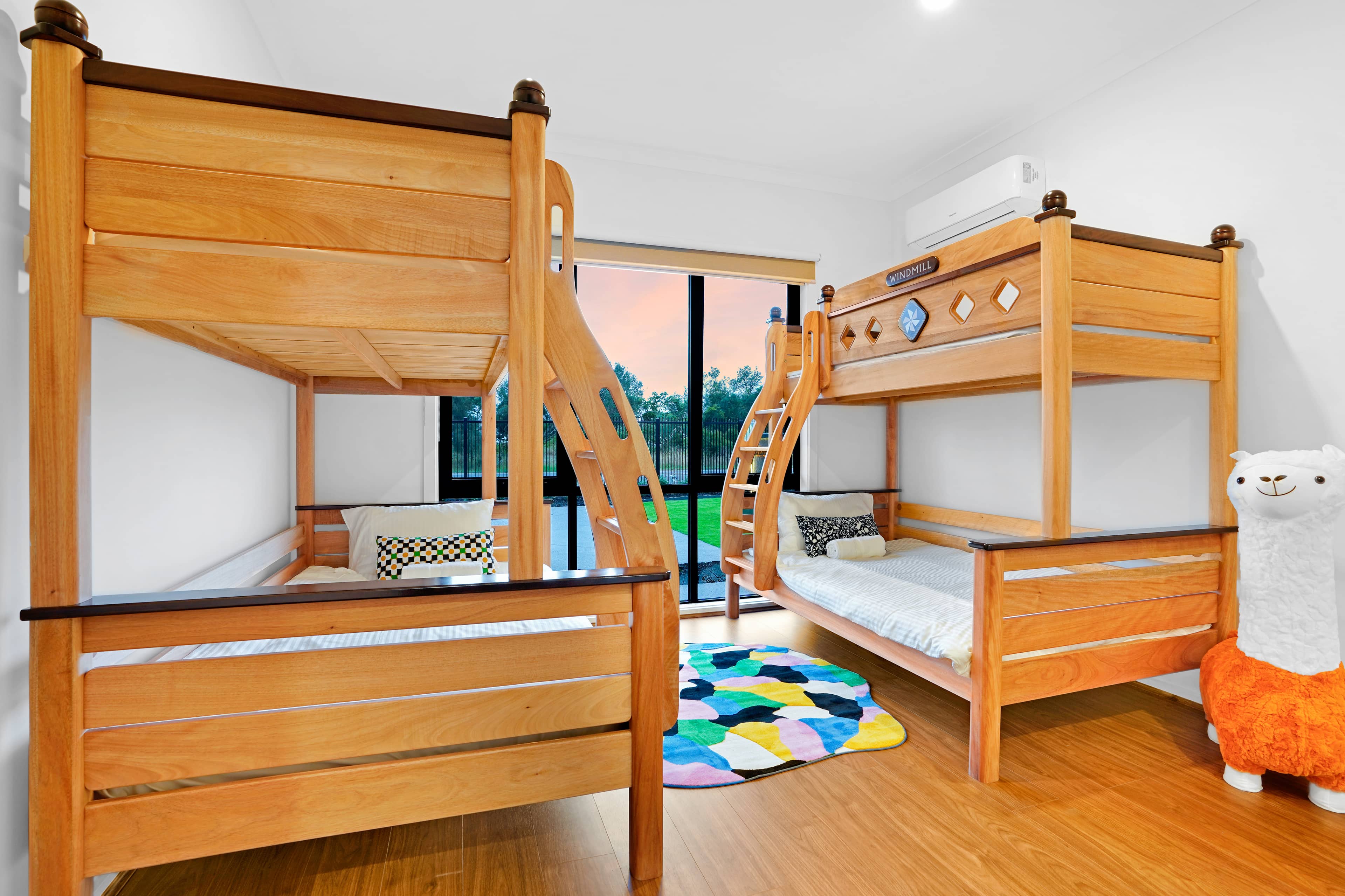 MAX Entertain Beachside Retreat - Amazing Backyard - Bedroom 5 + Ensuite 5