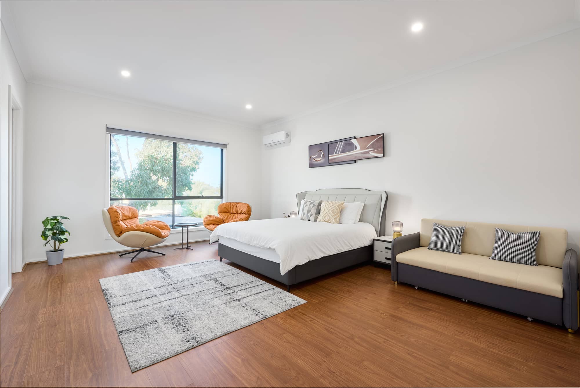 MAX Entertain Beachside Retreat - Amazing Backyard - Bedroom 1 (Master) + Ensuite