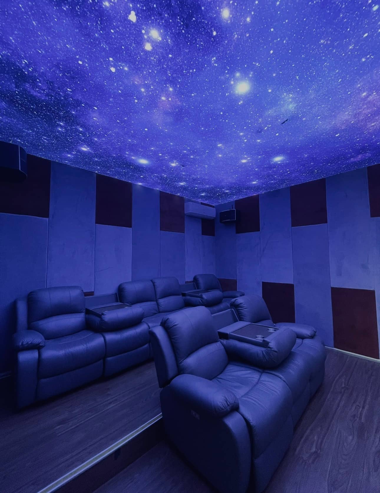 MAX Entertain Beachside Retreat - Amazing Backyard - Games and Theatre