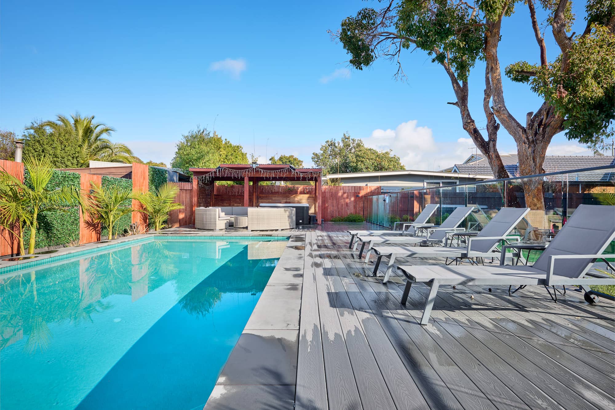 MAX Entertain Beachside Retreat - Amazing Backyard - Backyard and Pool