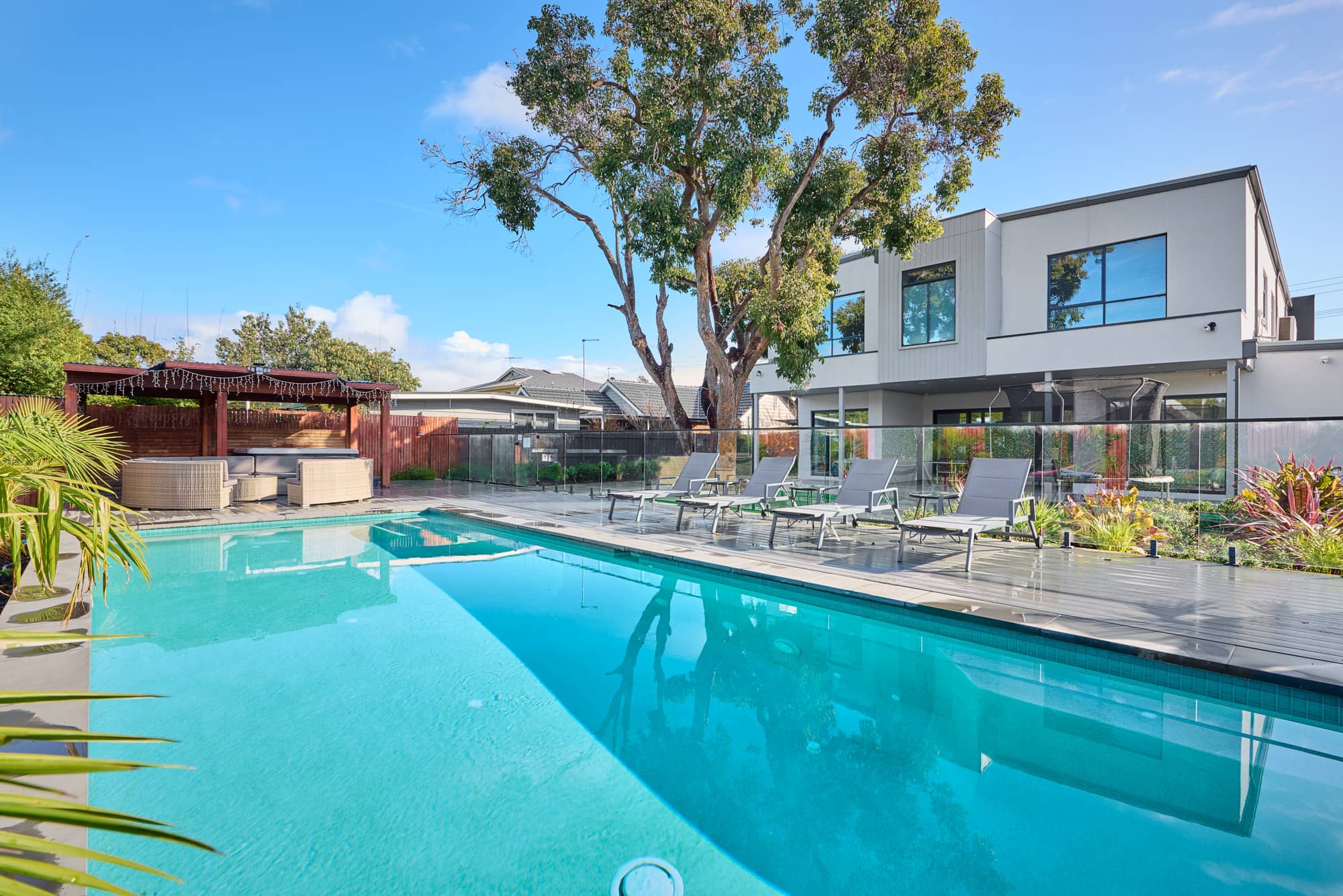 MAX Entertain Beachside Retreat - Amazing Backyard - Backyard and Pool