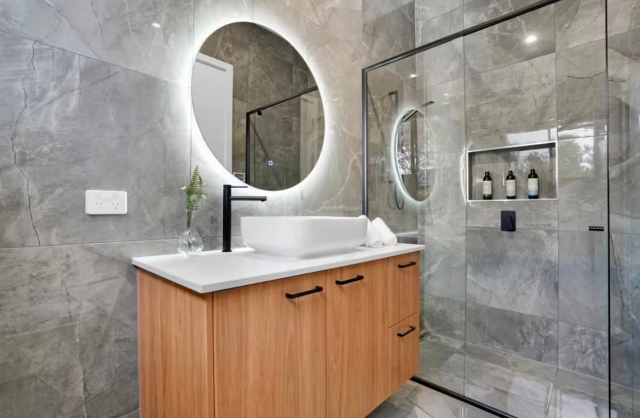 MAX Entertain Beachside Retreat - Amazing Backyard - Bedroom 3 + Ensuite 3