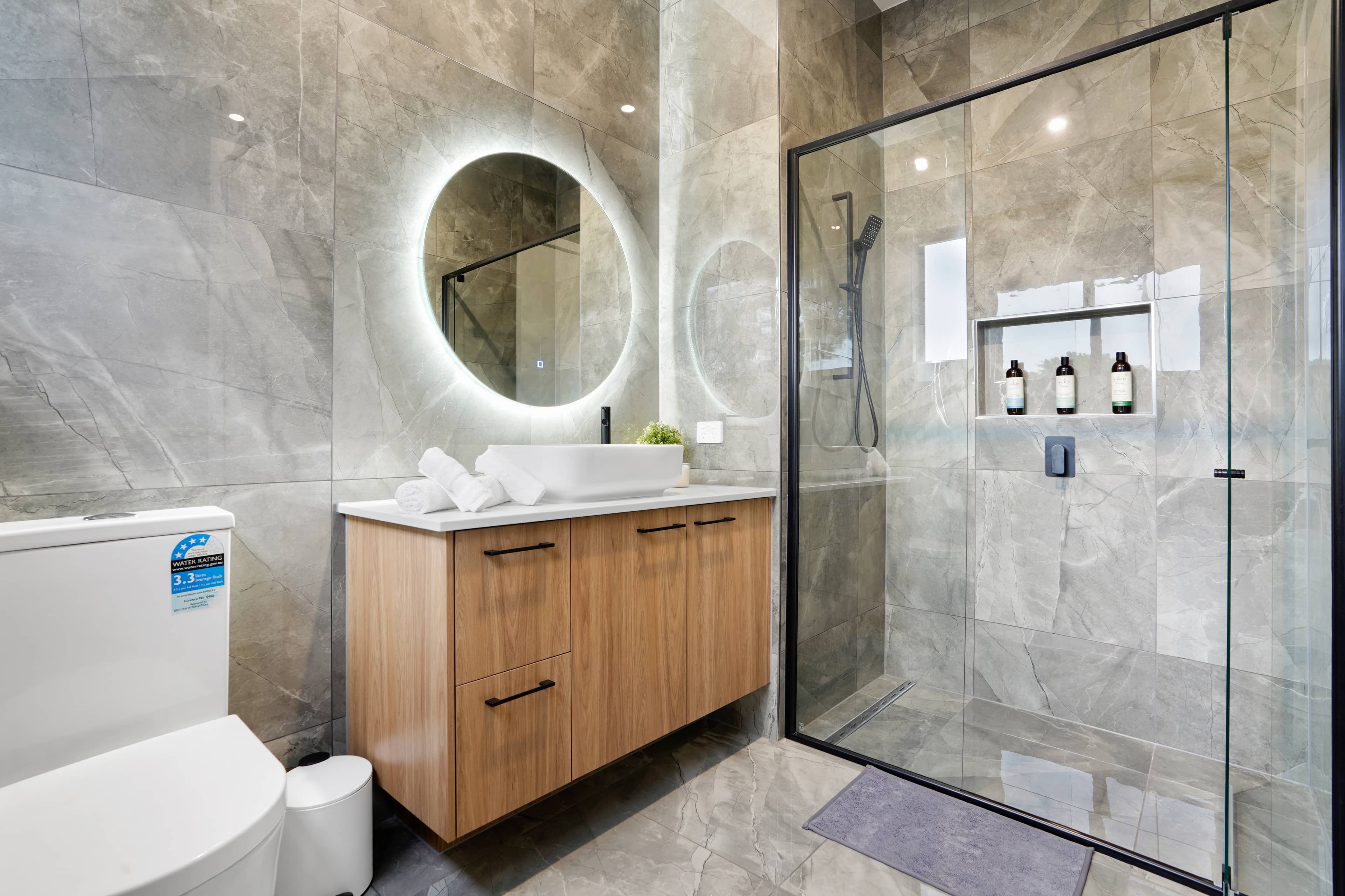 MAX Entertain Beachside Retreat - Amazing Backyard - Bedroom 4 + Ensuite 4