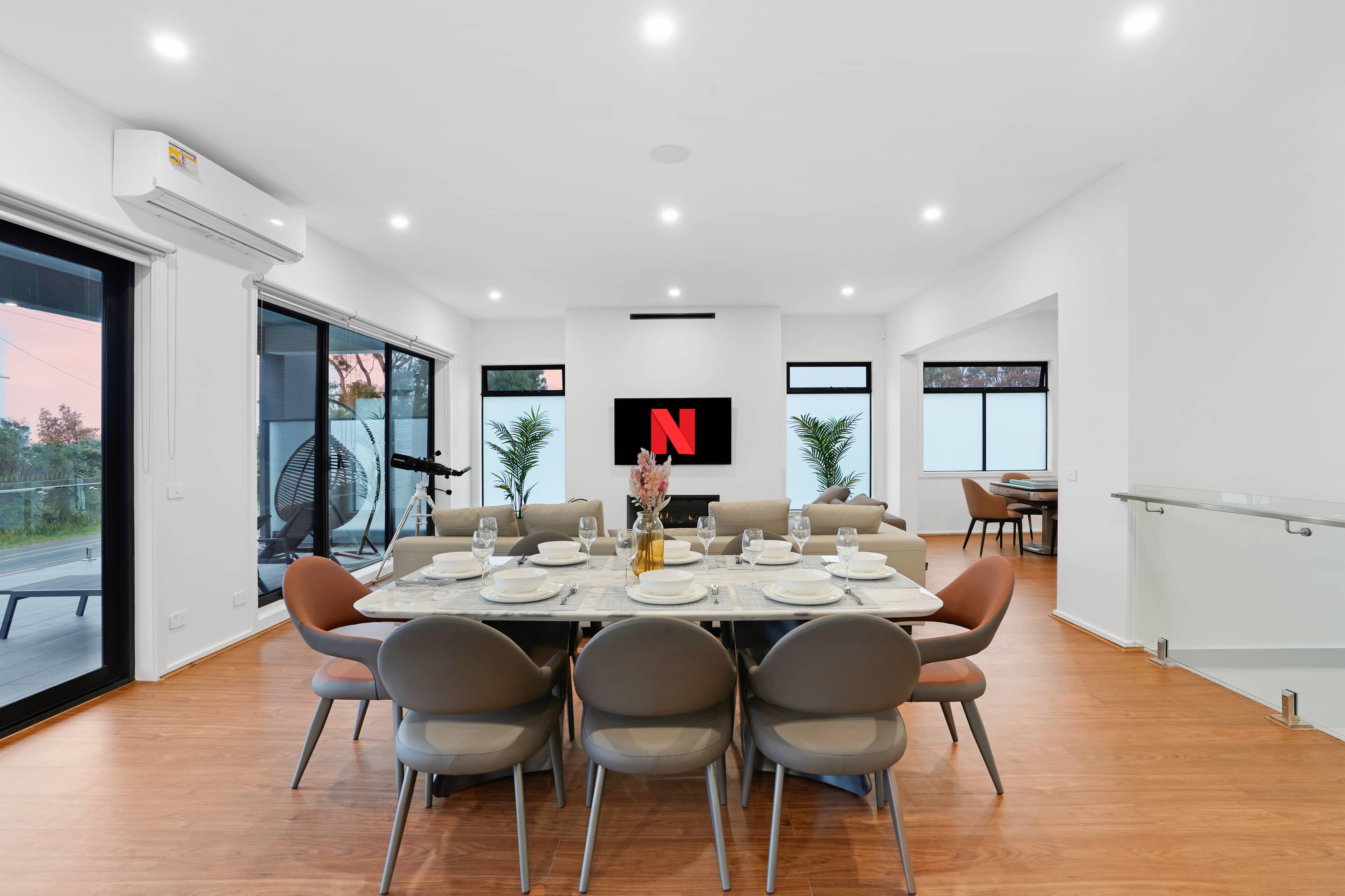 MAX Entertain Beachside Retreat - Amazing Backyard - Living and Dining