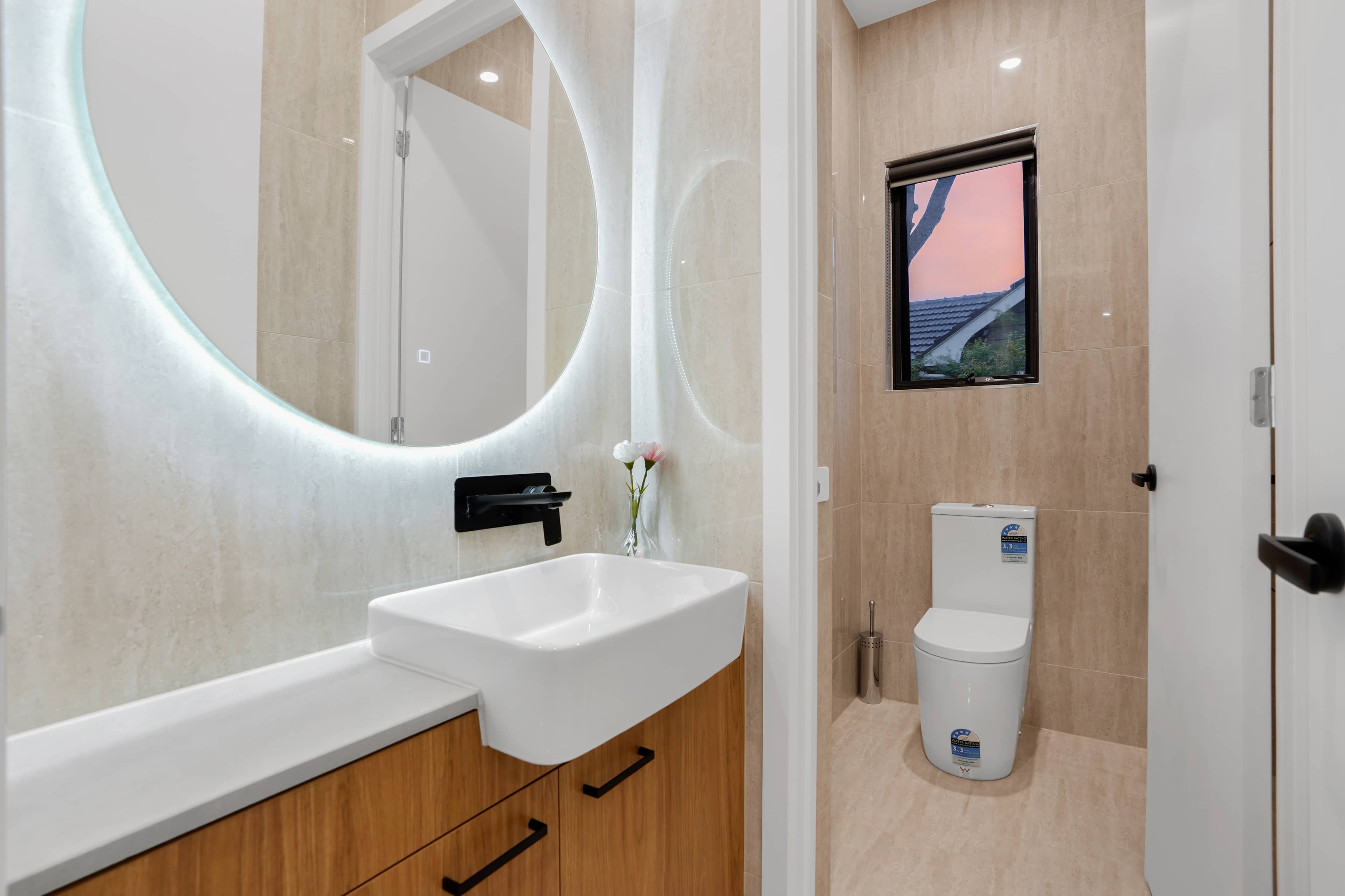 MAX Entertain Beachside Retreat - Amazing Backyard - Bathrooms and Powder Rooms