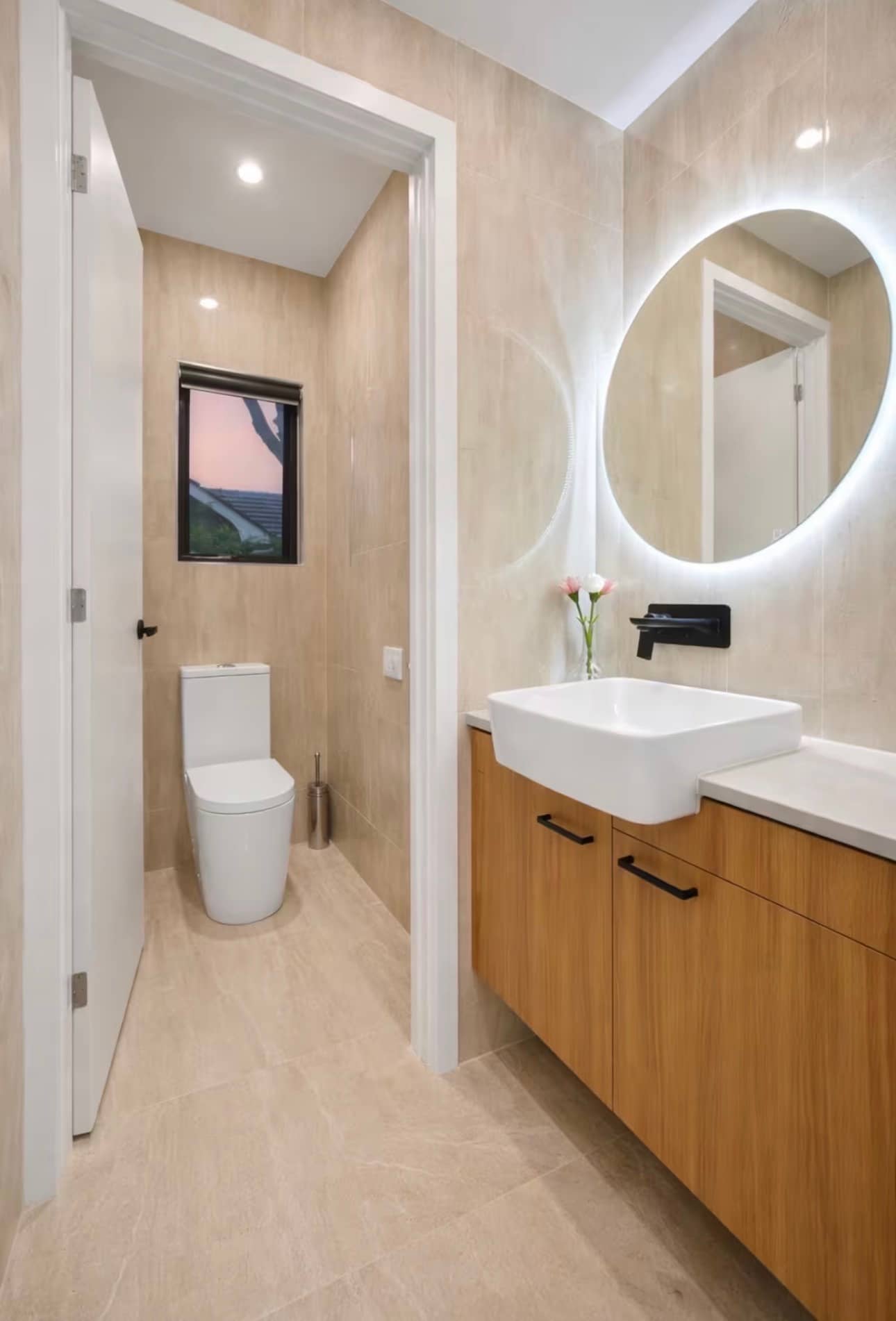 MAX Entertain Beachside Retreat - Amazing Backyard - Bathrooms and Powder Rooms